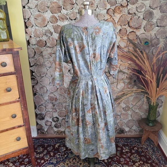 Vintage Dress 
1950's Grey Fit and Flare, Cotton floral pattern,bow details 8 US - Picture 2 of 2